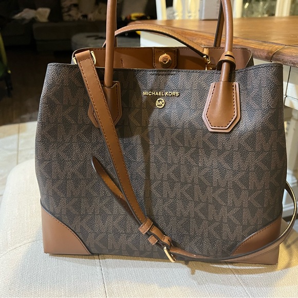 Michael Kors Purse - Picture 2 of 15